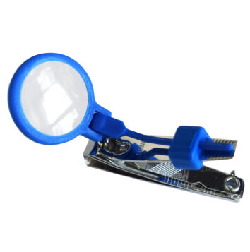 Nail lipper with Magnification